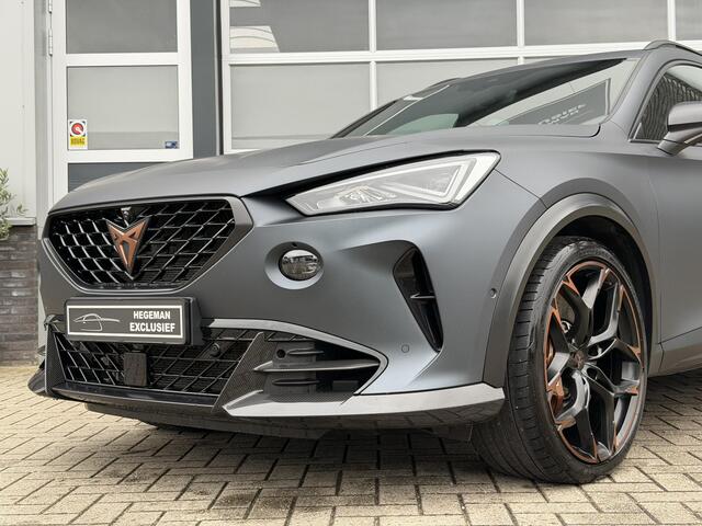 Cupra Formentor VZ5 2.5 TSI 4DRIVE | Carbon | Schaalstoelen | Elek. klep | 360 CAMERA | BEATS | KEYLESS | Stoel- stuurverw. | SFEER