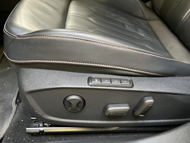 Cupra Formentor 1.4 e-Hybrid VZ Black Edition / AUTOMAAT/ LEDER/ PANO/ ELEKTR. TREKHAAK/ KEYLESS/ ELEKTR STOEL./ PARK. SENSOREN + CAMERA/ RIJ-MODI/ FULL LINK/ CLIMA 3-ZONE/ STOEL-STUUR VERWARM.