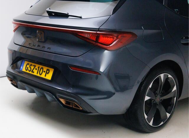 Cupra Leon 1.4 e-Hybrid Business 204 PK Stoel- stuurverwarming, Travel assist, Navigatie, Camera, 18 inch, Adaptive cruise