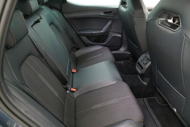 Cupra Leon 1.4 e-Hybrid Business 204 PK Stoel- stuurverwarming, Travel assist, Navigatie, Camera, 18 inch, Adaptive cruise