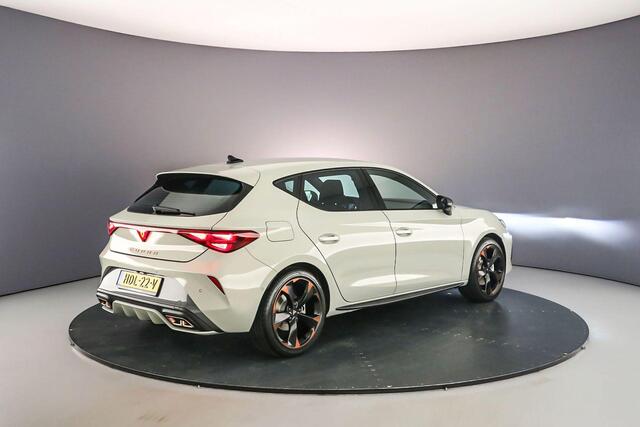 Cupra Leon Business 1.5 TSI eHybrid 204pk DSG Automaat Adaptive cruise control, Stuurwiel verwarmd, Achteruitrijcamera, Navigatie, LED verlichting, Stoelverwarming, Parkeersensoren, App connect