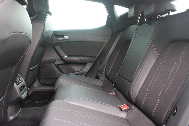 Cupra Leon 1.5 eTSI 150PK BUSINESS EDITION | NIEUW MODEL! | LED MATRIX KOPLAMPEN | DRAADLOZE APPLE CARPLAY/ANDROID AUTO | NAVIGATIE | ACHTERUITRIJ CAMERA | 18" LICHTMETALEN VELGEN "GARBI" | DRAADLOZE TELEFOONLADER | STOEL/STUUR VERWARMING | 12,9" INFORTAINMENT SYST