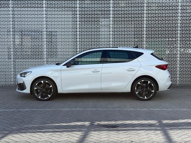 Cupra Leon 1.4 e-Hybrid 204PK Performance / Panoramadak / Kuipstoelen / Digitale Cockpit / Parkeersensoren Achter / Dodehoek Sensor / Stuurverwarming