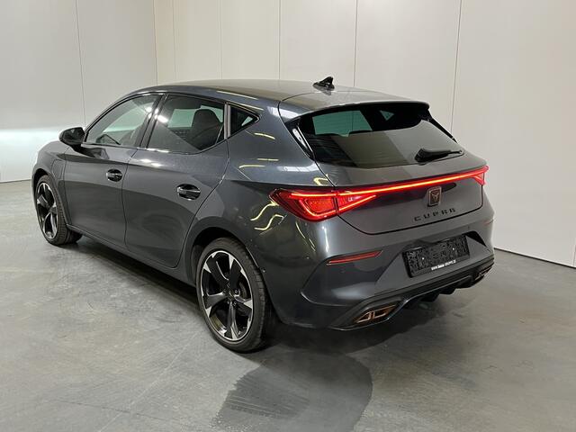 Cupra Leon 1.4 e-Hybrid Business / AUTOMAAT/ KEYLESS/ 3-ZONE CLIMA/ ADAPT. CRUISE/ LED/ DIGITAL DASH/ STOEL-STUUR VERWARM./ FULL LINK/ NAVI/ PARK. SENSOREN + CAMERA/ RIJ-MODI/ 18" LMV