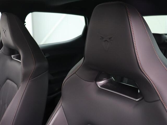 Cupra Leon 2.0 TSI | 300pk | Panoramadak | Leder | Stoelverwarming | Carplay | Camera | Adaptive cruise | Navigatie | 19'' | Sfeerverlichting | Memory | Keyless | Sportstoelen