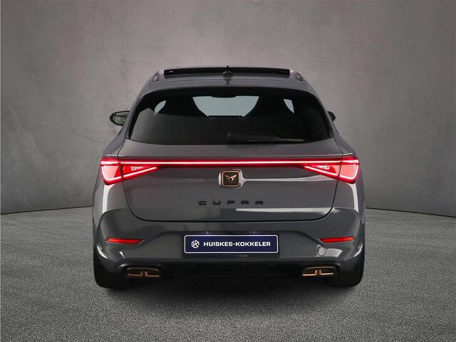 Cupra Leon Sportstourer VZ Performance 1.4 TSI e-Hybrid 245pk DSG Automaat Panoramadak, Beats audio, LED matrix koplampen, Adaptive cruise control, Achteruitrijcamera, Elektrische achterklep