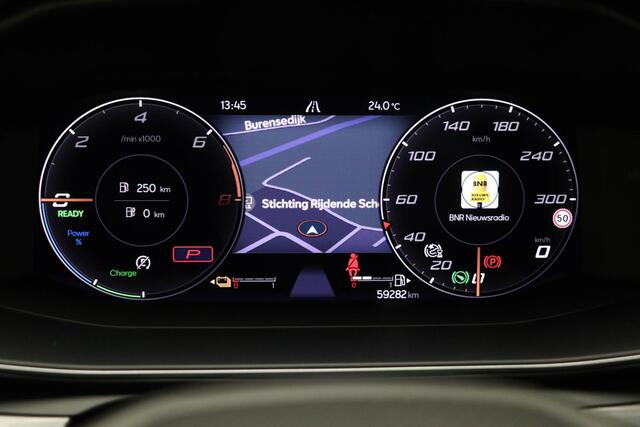 Cupra Leon Sportstourer 1.4 e-Hybrid VZ Performance | PANORAMADAK | STUURVERWARMING | DAB | APPLE | CAMERA