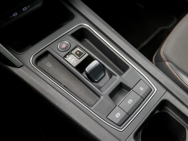 Cupra Leon Sportstourer 1.4 e-Hybrid VZ 245Pk Automaat (APPLE CARPLAY, GROOT NAVI, DIGITAL COCKPIT, CAMERA, LEDER, SPORTSTOELEN, STUUR/STOELVERWARMING, ADAPTIVE CRUISE, KEYLESS, ZWART HEMEL, NIEUWSTAAT)