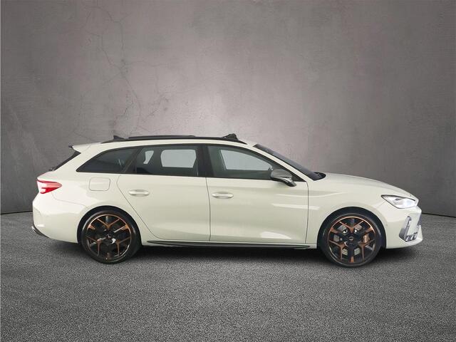 Cupra Leon Sportstourer 1.5 TSI e-Hybrid VZ Extreme 272pk DSG Automaat, Panoramadak, Lederen bekleding, Elektrisch verstelbare stoelen, Stoelverwarming, Adaptive cruise control, Navigatie, App connect, Elektrische achterklep