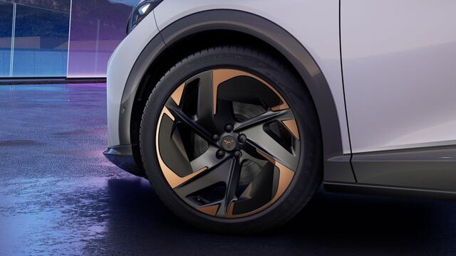 Cupra Tavascan 77kWh Elektromotor 286 1AT Adrenaline | Digitaal instrumentenpaneel (Virtual Cockpit) | Head-up Display met 'Augmented Reality' | Multifunctioneel verwarmbaar stuurwiel met start- & CUPRA-knop