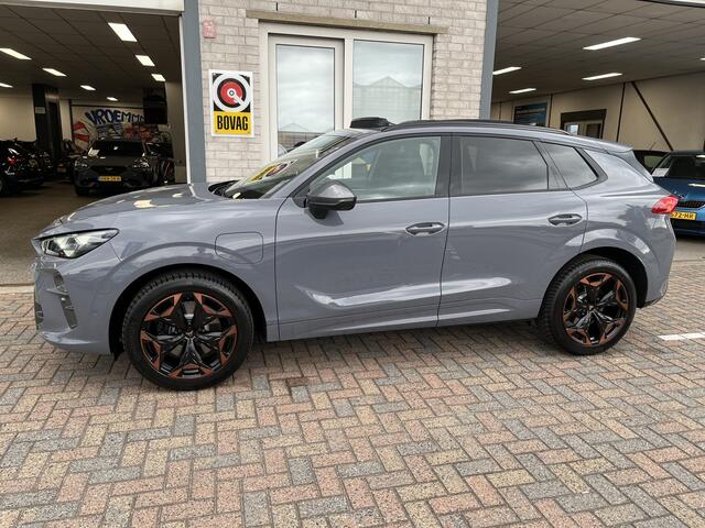 Cupra Terramar 1.5 TSI e-Hybrid VZ Performance / AUTOMAAT/ PANO/ 272 PK/ SENNHEISER/ ELEKTR STOEL/ ALCANTARA/ HEAD-UP DISPLAY/ 360 CAMERA/ PARK. SENSOREN/ STOEL-STUUR VERWARM./ KEYLESS/ 19" LMV/ CLIMA 3-ZONE/ STANDKACHEL/ RIJ-MODI