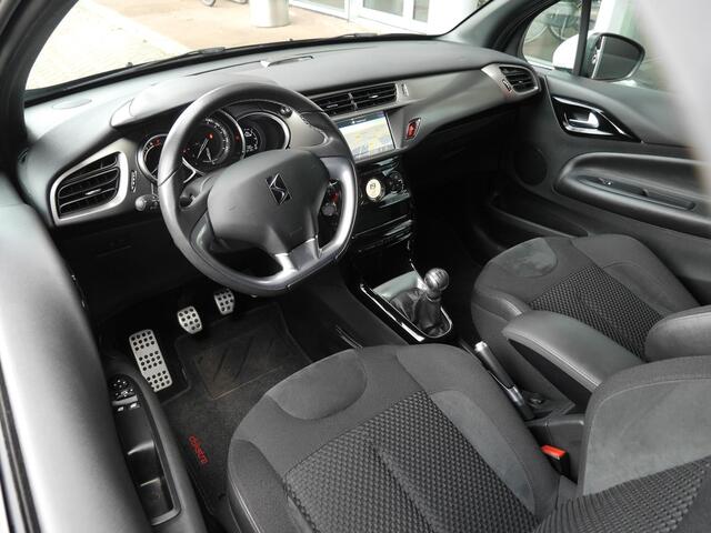 DS DS 3 1.2 PureTech So Chic | Lage kmstand | Navigatie | Achteruitrijcamera | Lichtmetalen velgen | Climate control | Cruise control | Led | Parkeersensoren voor en achter