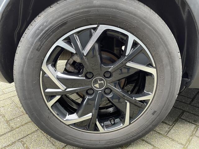 DS DS 3 CROSSBACK 100pk Performance Line (Camera - Stoelverwarming - Automatische Airco - Navigatie - Apple Carplay)