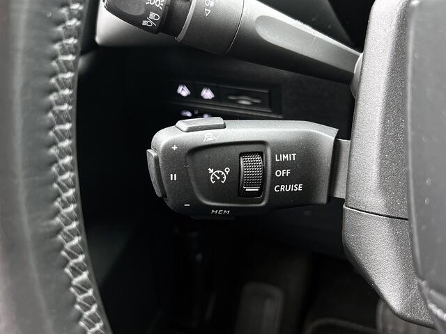 DS DS 3 CROSSBACK E-Tense Executive 50 kWh 100% EV. 5Drs. / Cruise ctr. / Lm velg. / Airco-ecc./ Navigatie / DAB / Privacy Glass / Achteruitrijcamera met 180° Vision + parkeersensoren vóór en achter / Apk 5-27