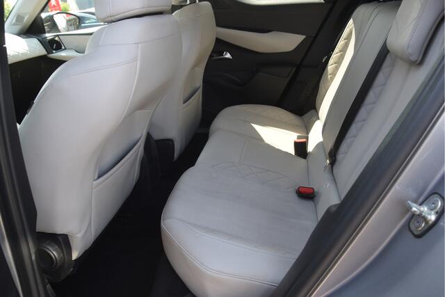 DS DS 3 CROSSBACK 1.2 PureTech Grand Chic Carplay | LED | Keyless | Head-up | Getint glas | LMV