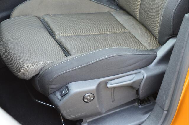 DS DS 7 Crossback E-Tense 4x4 Executive PHEV O.a: Pano dak, Wegklapbare trekhaak, Key-less, Camera, Pdc, Etc... Rijklaar! All-In prijs!