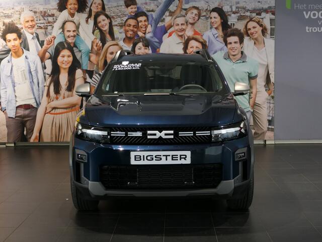 Dacia Bigster 1.8 Hybrid 155 Journey *NIEUW* *Incl. Pack Winter & Assist!* - Dodehoek, sensor v+a, 360 camera, stuur + voorruit + stoelverwarming