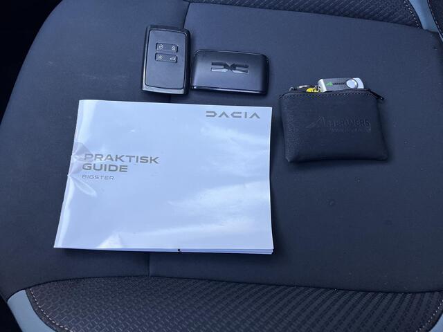 Dacia Bigster 1.8 Hybrid 155 Extreme Automaat / Trekgewicht 1.000 kg / Schuifdak / Navigatie / Adaptieve CC / Elektrische klep / Stuur-, stoel- en voorruitverwarming / 18" LM wielen / Apple Carplay Android /