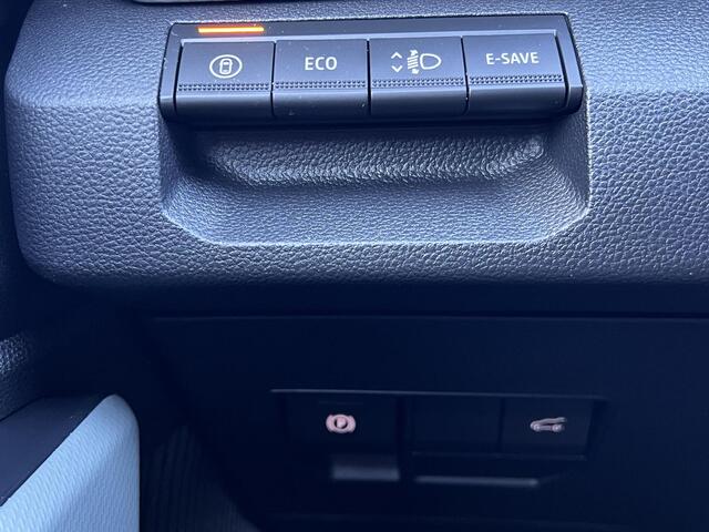 Dacia Bigster 1.8 Hybrid 155 Extreme Automaat / Trekgewicht 1.000 kg / Schuifdak / Navigatie / Adaptieve CC / Elektrische klep / Stuur-, stoel- en voorruitverwarming / 18" LM wielen / Apple Carplay Android /