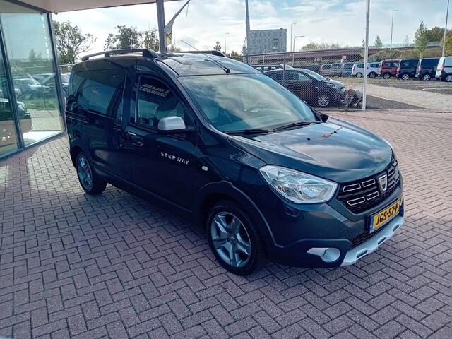 Dacia DOKKER 1.6 SCe Stepway, Airco, Multimediasysteem, Navigatie, Cruise control, Bluetooth, Parkeersensoren, Camera, Elektrische ramen en spiegels, Winter en zomer set, Nette auto, BOVAG