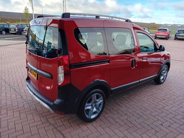 Dacia DOKKER 1.3 TCe Stepway, Airco, Multimediasysteem, Navigatie, Bluetooth, Parkeersensoren, Cruise control, Camera, Elektrische ramen en spiegels, Centrale vergrendeling met AB, Dealer onderhouden, BOVAG