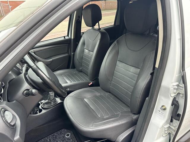 Dacia DUSTER 1.2 TCe 4x2 Lauréate Airco, Cruise C, Navigatie, Leder Int!!!!