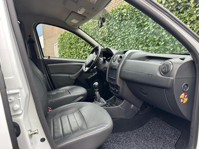 Dacia DUSTER 1.2 TCe 4x2 Lauréate Airco, Cruise C, Navigatie, Leder Int!!!!
