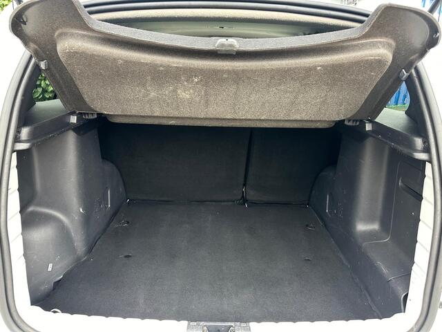 Dacia DUSTER 1.2 TCe 4x2 Lauréate Airco, Cruise C, Navigatie, Leder Int!!!!