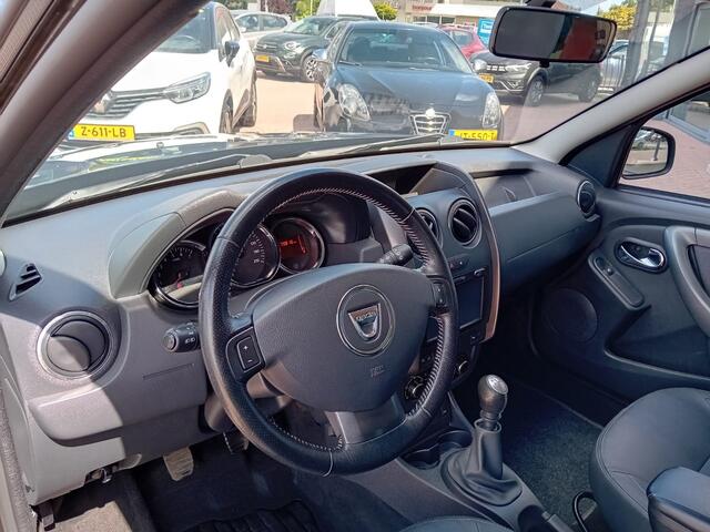 Dacia DUSTER 1.2 TCe 4x2 Prestige, Airco, Multimediasysteem, Navigatie, Bluetooth, Parkeersensoren, Camera, Cruise control, Stoelverwarming, Elektrische ramen en spiegels, Lichtmetalen velgen, Centrale vergrendeling met AB, Nette auto, Dealer onderhouden, BOVAG