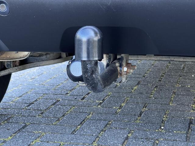 Dacia DUSTER 1.0 TCe Prestige / Trekhaak (1.500 kg) / Dode hoek detectie / Stoelverwarming / Achteruitrijcamera / Navi / Apple Carplay Android