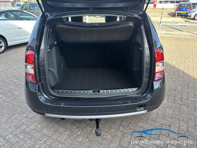 Dacia DUSTER 1.2 TCe 4x2 Blackshadow leer, navi, camera, stoelverw. trekhaak 1.500 kg etc. NL-auto