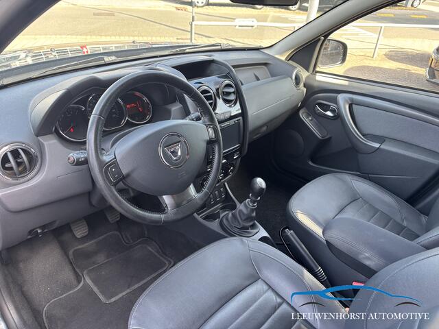 Dacia DUSTER 1.2 TCe 4x2 Blackshadow leer, navi, camera, stoelverw. trekhaak 1.500 kg etc. NL-auto