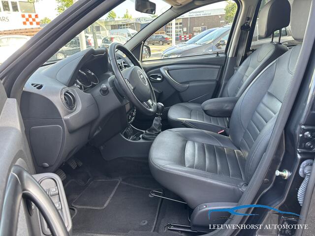 Dacia DUSTER 1.2 TCe 4x2 Blackshadow leer, navi, camera, stoelverw. trekhaak 1.500 kg etc. NL-auto