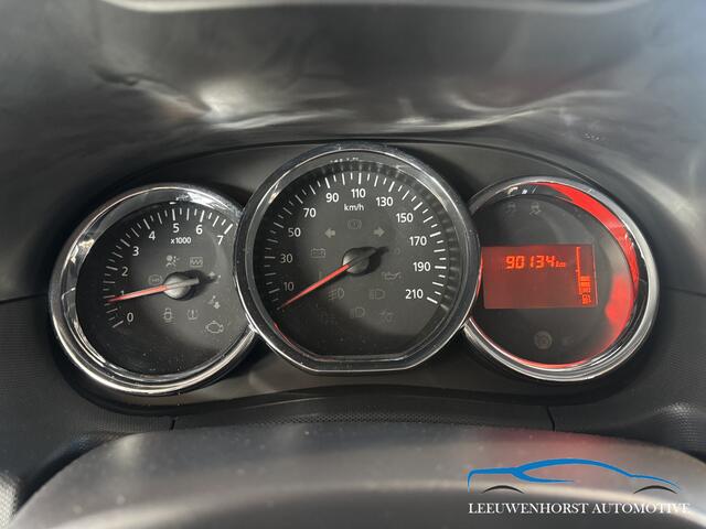 Dacia DUSTER 1.2 TCe 4x2 Blackshadow leer, navi, camera, stoelverw. trekhaak 1.500 kg etc. NL-auto