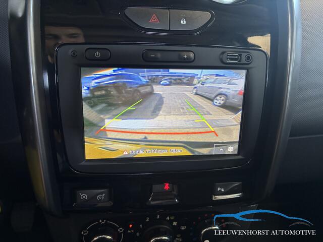 Dacia DUSTER 1.2 TCe 4x2 Blackshadow leer, navi, camera, stoelverw. trekhaak 1.500 kg etc. NL-auto