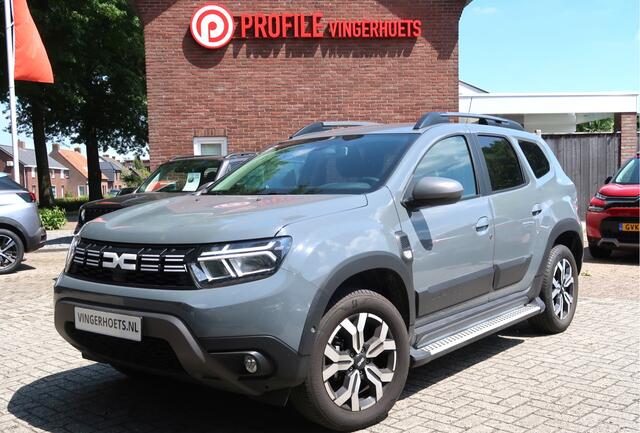 Dacia DUSTER 150 Pk Benzine *** AUTOMAAT * Ruige Stoere Journey Uitvoering * Navigatie * Achteruitrij Camera * Stoelverwarming * Dodehoekdetector * Climate & Cruise Control * Hoge Zit * Stoere Kleur * Vingerhoets; Vierde Generatie Eersteklas Service !