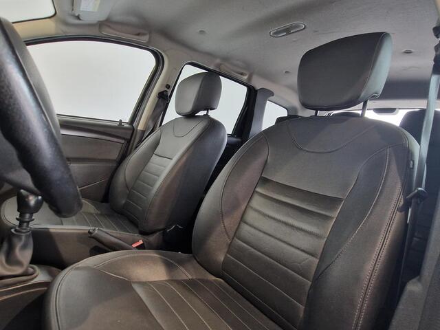 Dacia DUSTER 1.2 TCe 4x2 Blackshadow | NAVIGATIE | ACHTERUITRIJCAMERA | CRUISE CONTROLE |