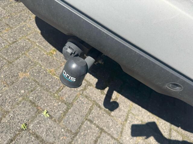 Dacia DUSTER 1.3 TCe Extreme Trekhaak / sidesteps / Navigatie / Parkeersensoren