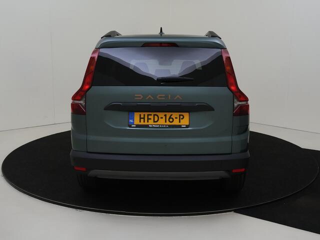Dacia Jogger 1.0 TCe 110 Extreme 7p. Navigatie / Climate Control / Cruise Control / Apple Carplay & Android Auto / Parkeersensoren Voor en Achter / Camera Achter / (DEMO)