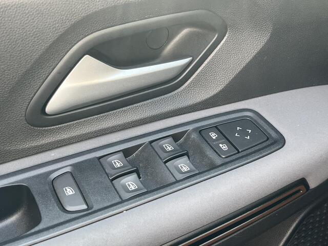 Dacia Jogger 1.6 Hybrid 140 Extreme 7p. | Navigatie | Achteruitrijcamera | DAB | Climate Control | Key-less | LED | Parkeersensoren | Cruise Control | Lichtmetaal |