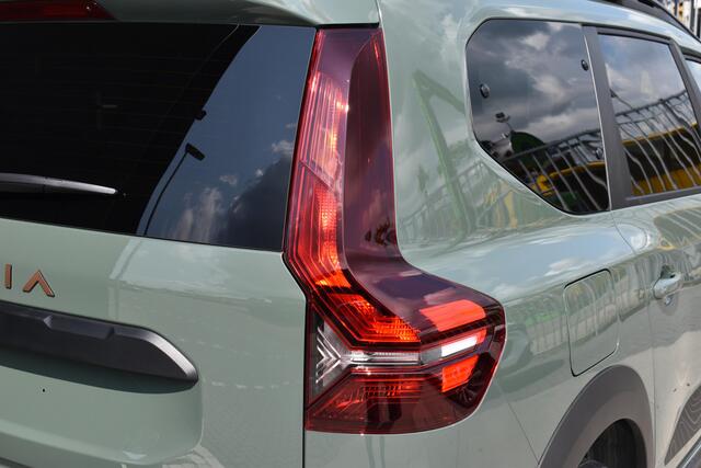 Dacia Jogger Extreme | Achteruitrijcamera | Bekleding 'Extreme' met rode details | Cruise Control met snelheidsbegrenzer