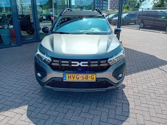 Dacia Jogger 1.6 Hybrid 140 Extreme 7p. Automaat, Airco(automatisch), Carplay/Android auto, Navigatie, Parkeersensoren, Camera, Cruise control, Stoelverwarming, Dode hoek detector, Elektrische ramen en spiegels, Keyless, Regensensor, Dimlicht automatisch, 1e eigenaar,
