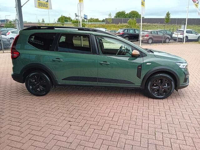 Dacia Jogger 1.6 Hybrid 140 Extreme 7p. Automaat, Airco(automatisch), Carplay/Android auto, Bluetooth, Cruise control, Parkeersensoren, Camera, Keyless, Digitaal instrumentenpaneel, Elektrische ramen en spiegels, Nieuwstaat, Fabrieksgarantie!!