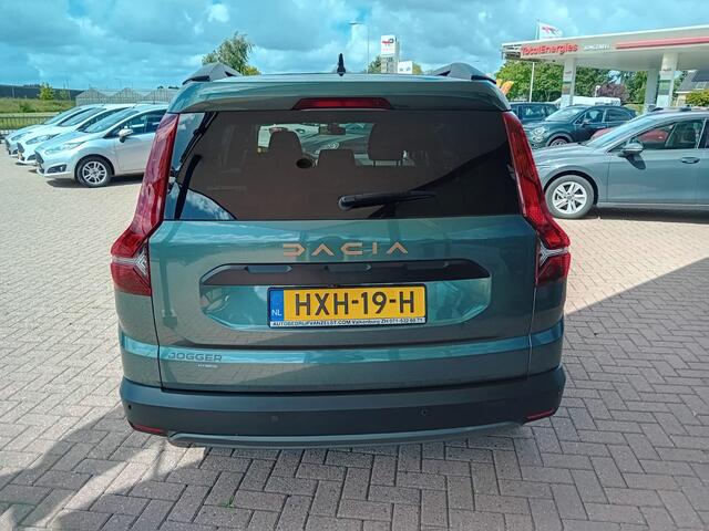 Dacia Jogger 1.6 Hybrid 140 Extreme 7p. Automaat, Airco(automatisch), Carplay/Android auto, Parkeersensoren, Camera, Cruise control, Keyless, Elektrische ramen en spiegels, Nieuwstaat, Dealer onderhouden, Fabrieksgarantie, BOVAG