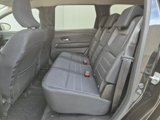 Dacia Jogger 1.6 Hybrid 140 Expression 7p. Automaat / 7 Persoons / Navigatie via Apple Carplay of Android Auto / Stoelverwarming / Cruise control / Achteruitrijcamera / Climate control / Parkeersensoren voor en achter /