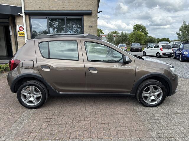 Dacia SANDERO 0.9 TCe Stepway Laureate Navigatie / Parkeersensors