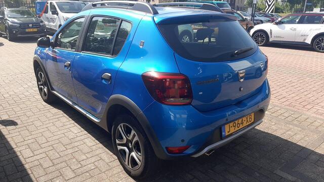 Dacia SANDERO 1.0 TCe Bi-Fuel Stepway Serie Limitee 15th Anniv. NAVIGATIE / CLIMATE CONTROLE / CRUISE CONTROLE / PARKEERSENSOREN+CAMERA.