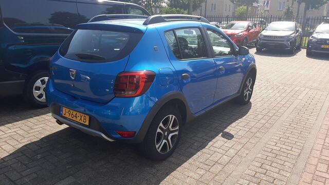 Dacia SANDERO 1.0 TCe Bi-Fuel Stepway Serie Limitee 15th Anniv. NAVIGATIE / CLIMATE CONTROLE / CRUISE CONTROLE / PARKEERSENSOREN+CAMERA.