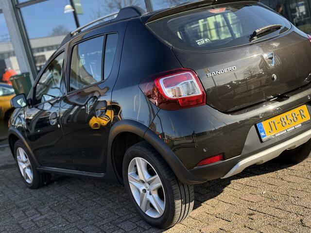 Dacia SANDERO 0.9 TCe Stepway Lauréate Navigatie - P.sensoren achter