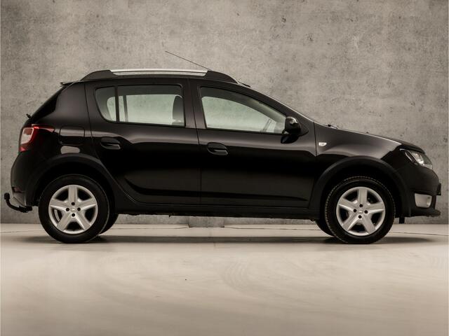 Dacia SANDERO 0.9 TCe Easy-R Stepway Lauréate Automaat (NAVIGATIE, CRUISE, LM VELGEN, SPORTSTOELEN, PARKEERSENSOREN, NIEUWE APK, NIEUWSTAAT)